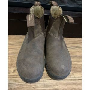 Woman’s Brown leather Blundstone boots size 6.5